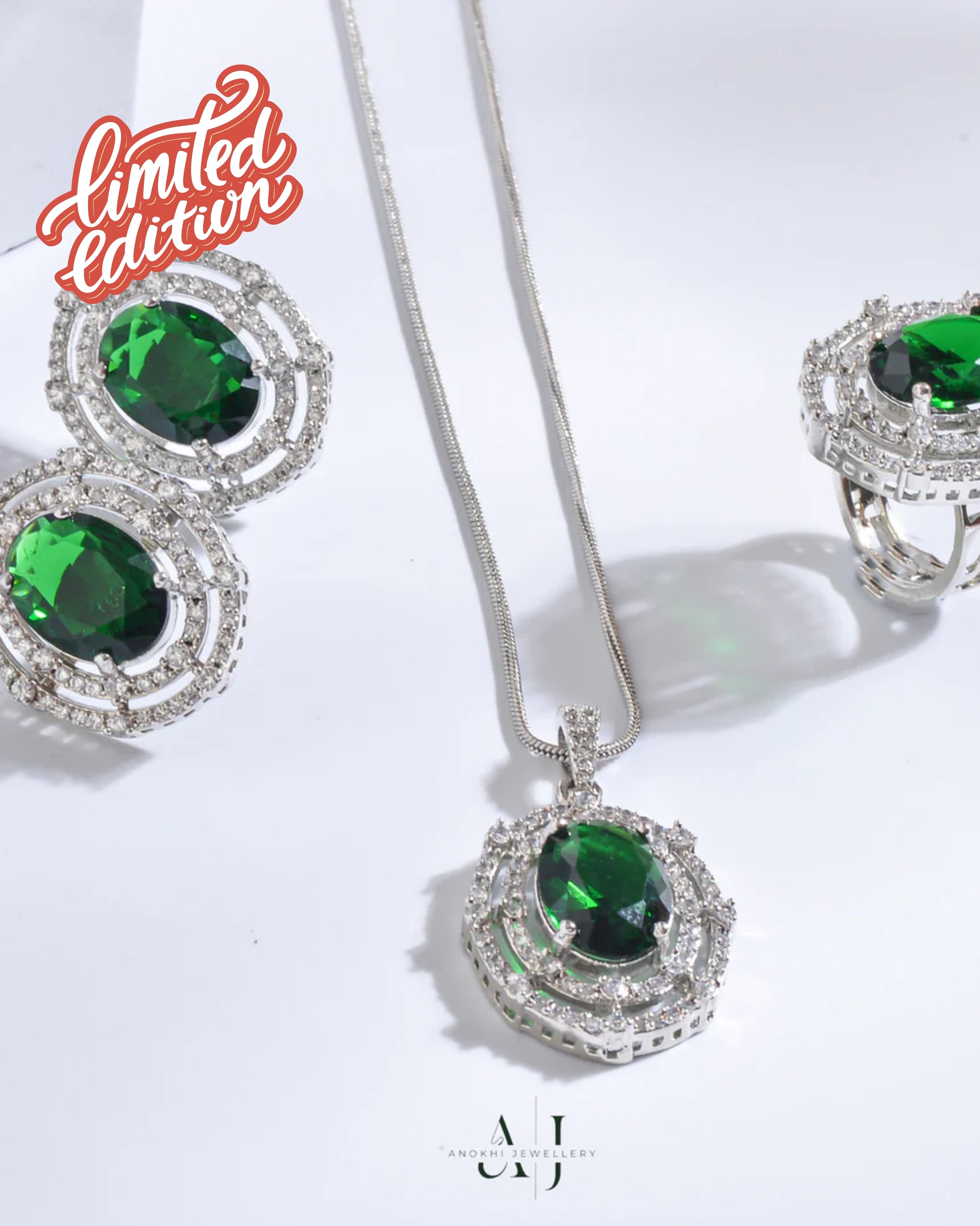 Anokhi Cluster AD Pendant combo