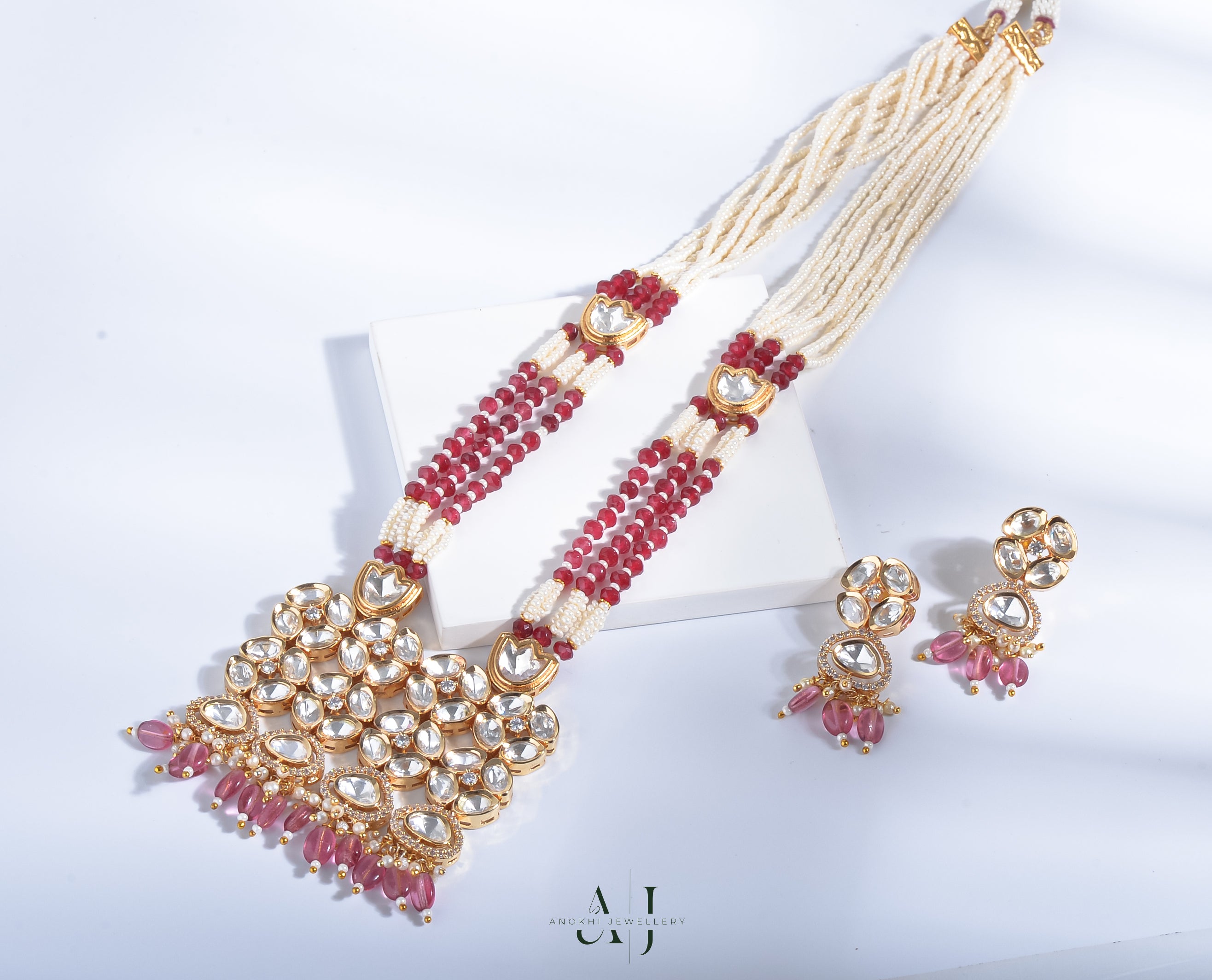 Regal Radiance: The Maharani Kundan Necklace