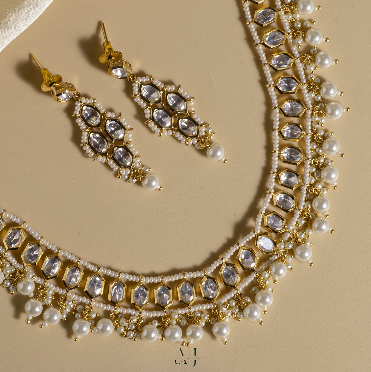 Golden Grace: The Sunehri Kundan Necklace