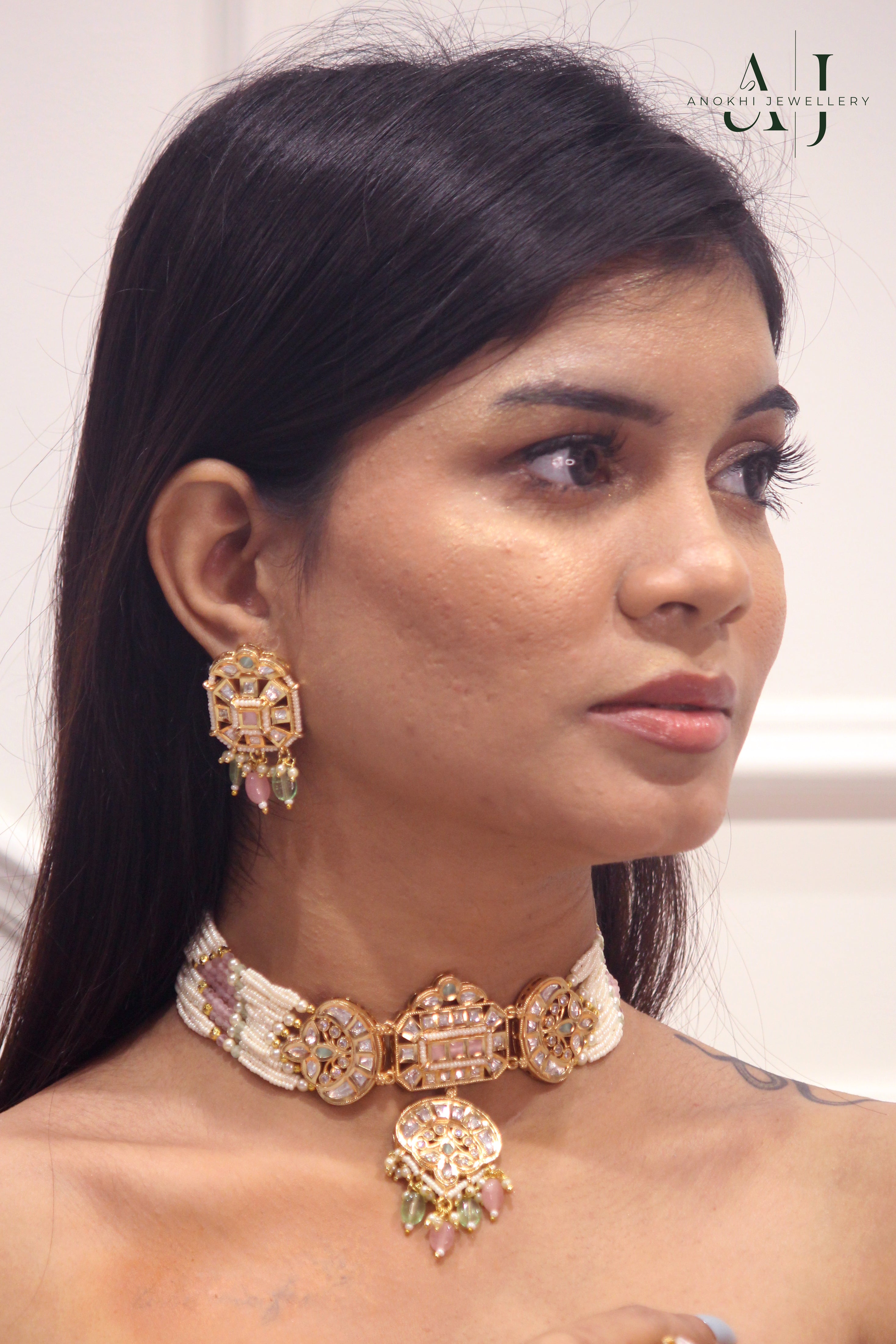 Eternal Elegance: The Akshara Kundan Necklace